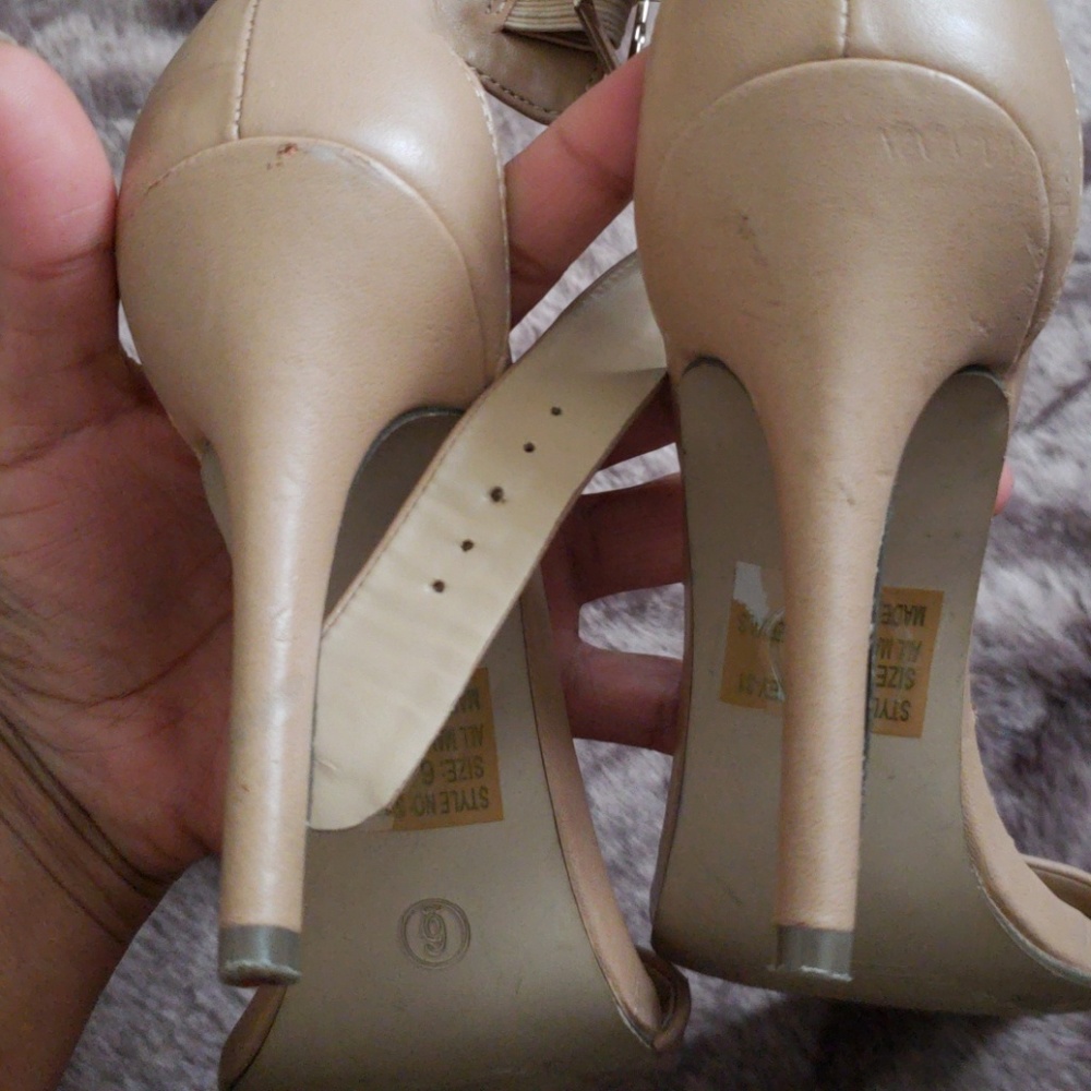 Breckelle's shoes size 6 nude - Picture 7 of 7